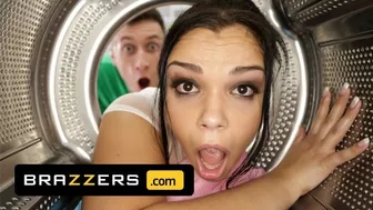 Brazzers - Sofia Lee Gets Stuck In The Dryer & Ends Up Getting An Anal Afternoon Delight