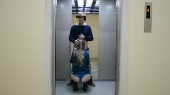 SEX IN A PUBLIC PLACE! Have sex in the elevator with cum in pussy!