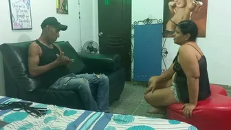 follo con mi padrastro por detrás y se viene a chorro en mi espalda