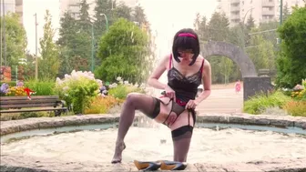 FFstockings - Mature Julia Gets Wet in Public