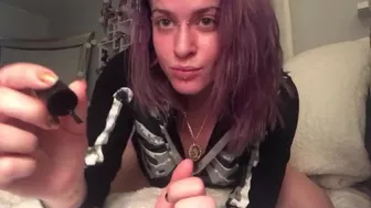 Mistress disgusted by foot slave