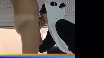 Pompino bavoso e mi spinge il cazzo fino in gola -Italiano 100 x 100