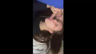 (DIÁLOGO IN ITALIANO) 21 enne succhia il cazzo e si fa scopare parte1