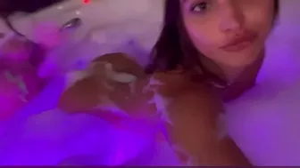 ⚠️ ALE DANGER si MASTURBA in idromassaggio con SARA DIAMANTE 