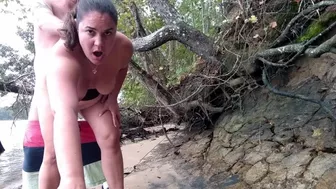 Quickie outdoor fuck and blowjob by the water