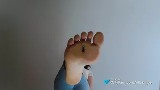 Giantess sister crushes her stepbro with sweaty feet like a bug ...