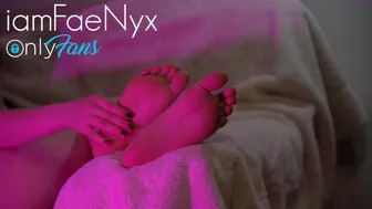 Teen rides a massive Bad Dragon Dildo. Ass and Feet soles ...