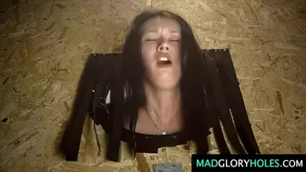 Gorgeous Teen Spreads her Legs to Get It on with Everyone in the club