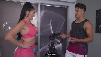 Me encuentro con la madrastra de mi mejor amigo en el GIMNASIO y terminamos follando duro