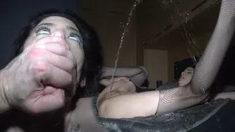 EXTREME SQUIRT - She Orgasms So Hard, She Almost Hit The Ceiling! ´