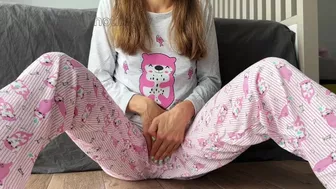 skinny babe in pajama masturbate small tits fingering pussy closeup and squirt orgasm