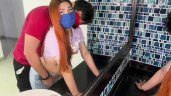 I interrupt my stepsister in the bathroom, I fuck her really well
