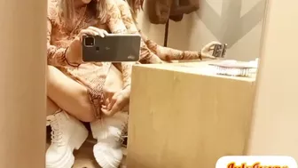 My Own Body Turns Me On/ Dressing Room / Outdoor