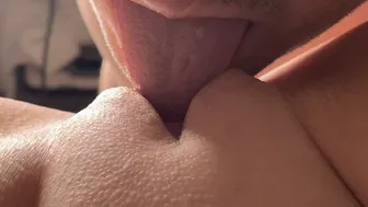 PUSSY EATING CLOSE UP! My boyfriend makes me orgasm with his fast tongue. 4K, POV