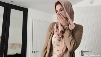 Arab Step Mom Helps To Masturbate Her Stepson With Broken Arms.