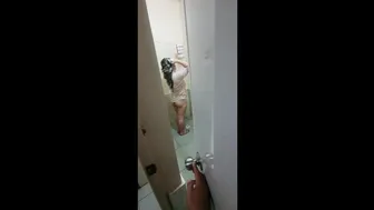 Single Mom pinasok sa Banyo ng kapitbahay na mag babayad ng utang