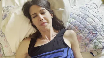 Sexy milf pulls up her dress so she can get fucked POV creampie