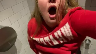 I FILM MYSELF WHILE I MASTURBATING IN PUBLIC BATHROOM