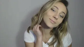 beauty brought herself to squirt