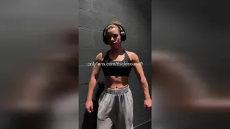 18yo TikTok Live Yoga Fail: Virgin Pussy Flash EMBARRASSED