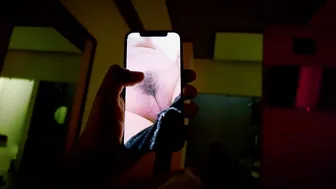 POV - Terminó la fiesta pero ya no hay más espacio en tu casa y tienes que compartir tu cama con alguien más