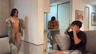 Mi cuckold husband does not know that his best friend fucks me very rich secretly from him.