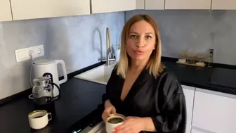 a girl who hasn't had sex for a long time gets her asshole stretched and squirt