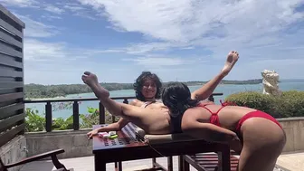 Sneaky outdoor flashing and eating pussy