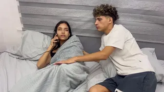 Mi hermanastro esta celoso por mi novio y me coge rico mientras hablo pór llamada con el.